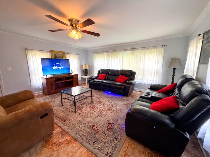 Navy Graduation Stay | 3br | 5 Min Away - Lake Forest, IL