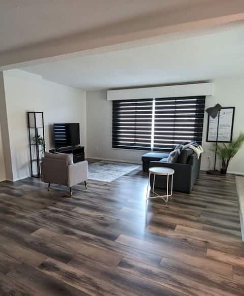 Cozy 2Bedroom with Mountain Views | Near Downtown