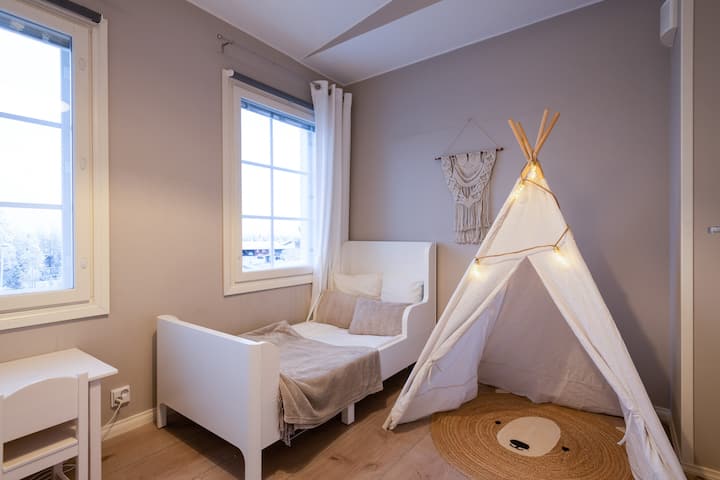 Chumba cha 4 cha kulala. Kitanda kinaweza kurekebishwa hadi ukubwa wa sentimita 80X200.