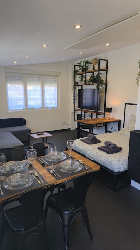 Detached house – private, quiet – parking