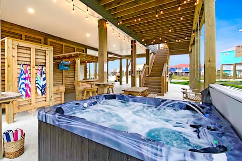 Hot Tub + Tiki Bar + Arcade | Pet Friendly | Beach