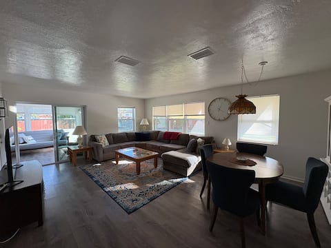 Successful Airbnb property: cozy coastal home (fenced yard) in Palm Bay