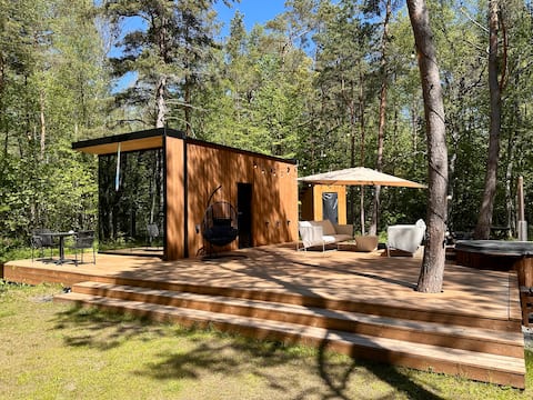 Private forest cabin with a cozy hot tub in Telise