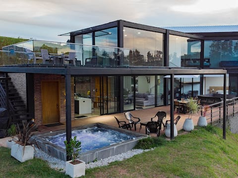 House*Jacuzzi/Wi-Fi Family*access to dam/Guatape