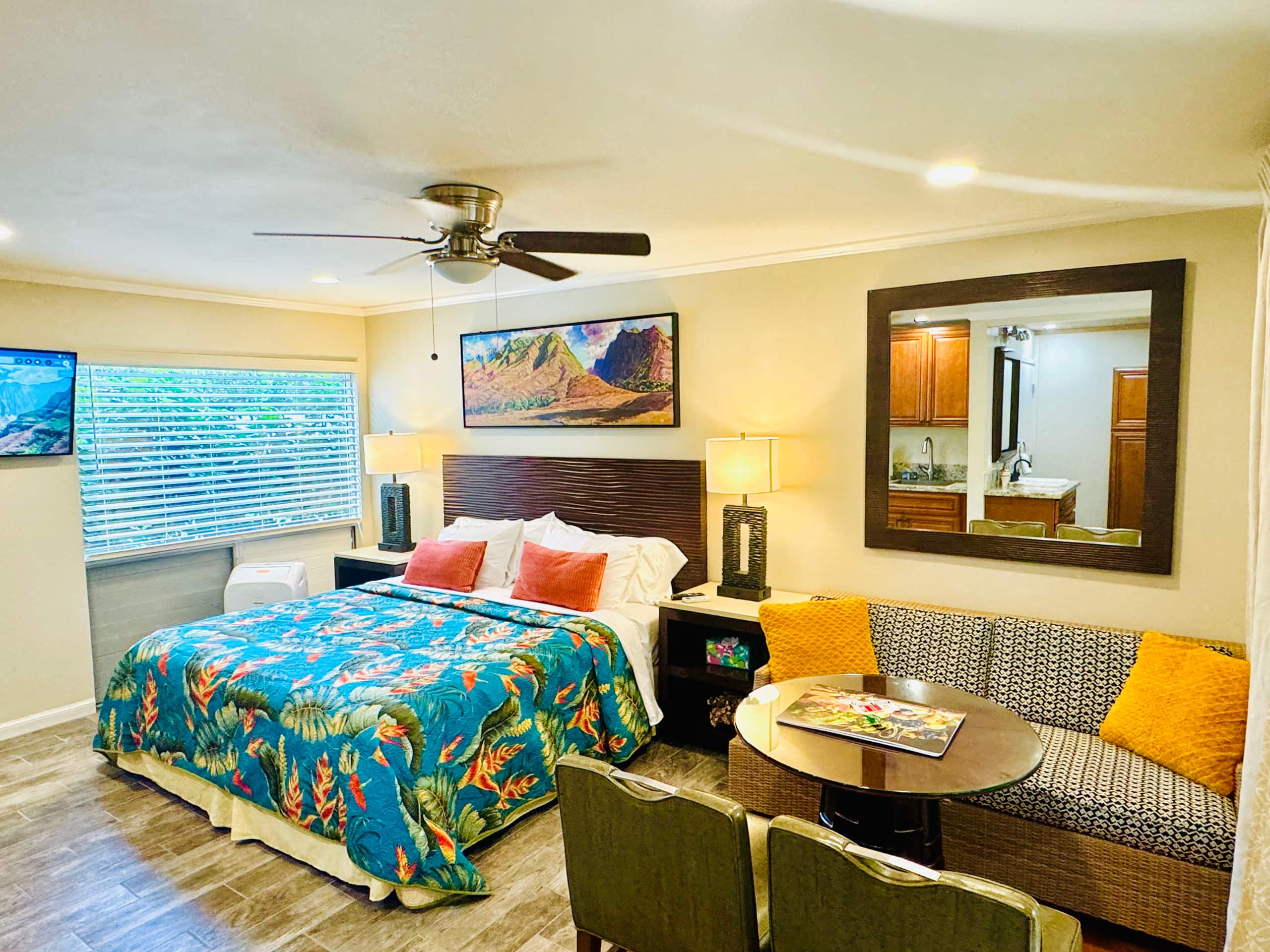 Tropical Paradise Studio unit with A/C & Washer/dr - Photo 3