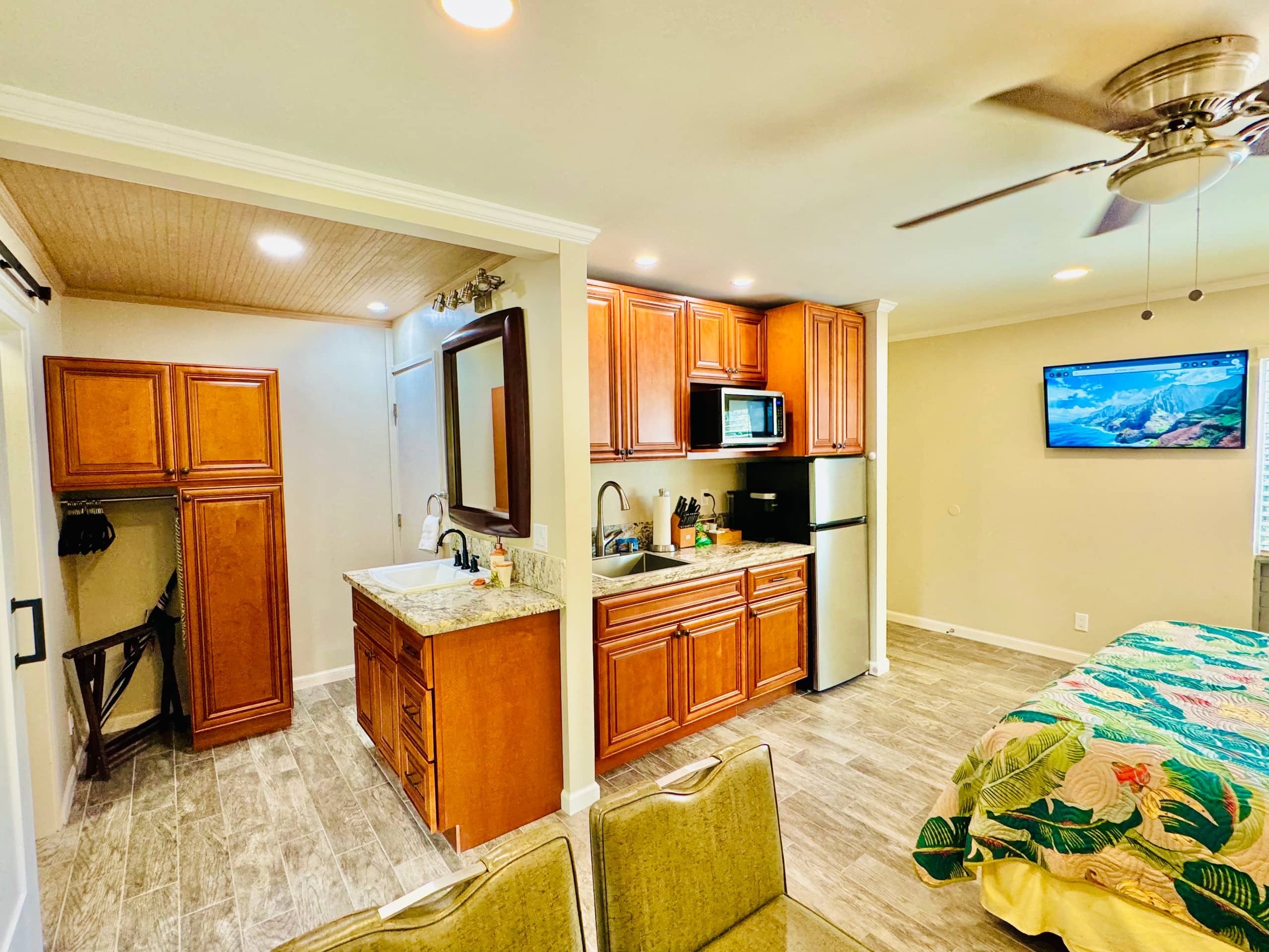 Tropical Paradise Studio unit with A/C & Washer/dr - Photo 6