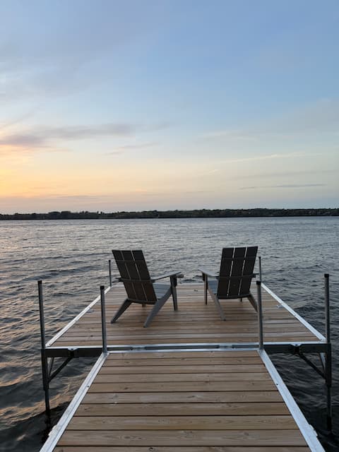 The Hudson | Waterfront with Hot Tub