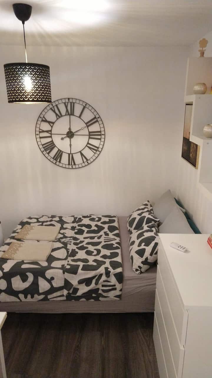 Cozy Studio Apartment In Zagreb - Zagreb