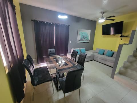 Top Airbnb: A residence with 3 bedrooms and a terrace in the private sector in Ciudad Santa Catarina