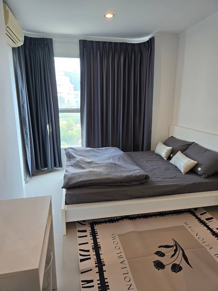 One-bedroom Apartment With Dedicated Workspace - Pattaya