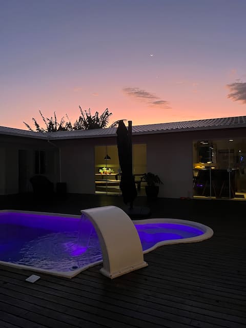 House with 5 Bedrooms, Pool and Gourmet Area.