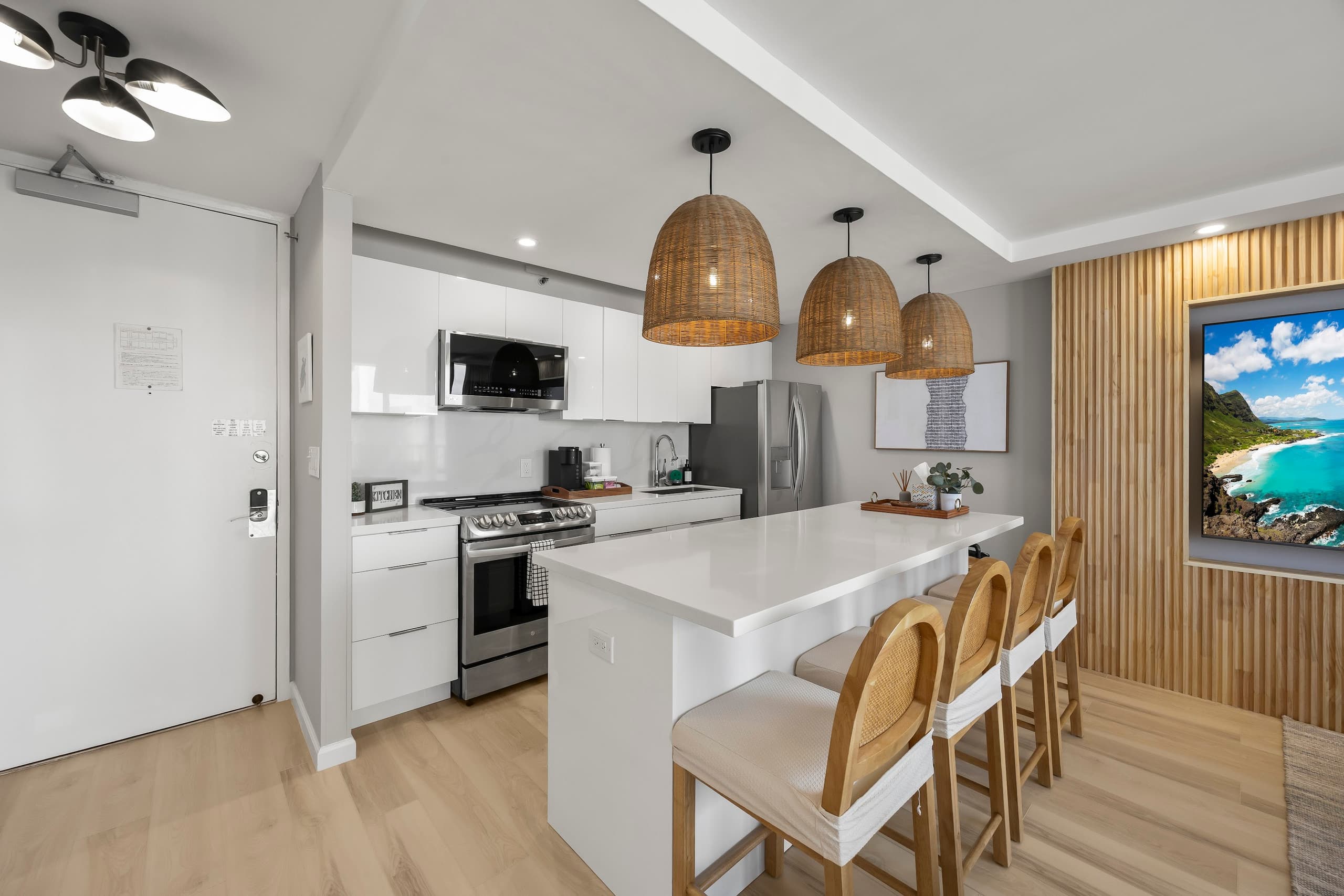 Condo in Honolulu · ★4.96 · 1 bedroom · 3 beds · 1 private bath - Image 16