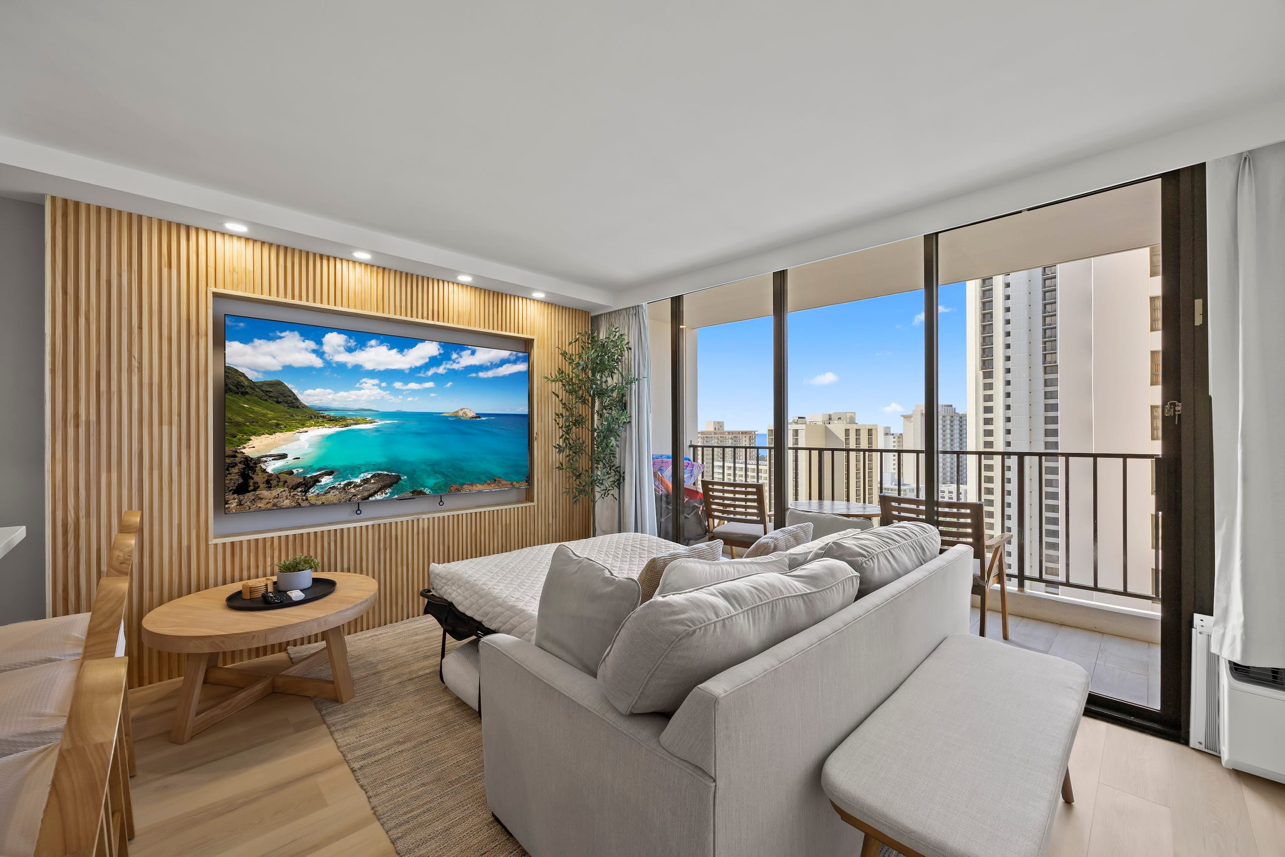 Condo in Honolulu · ★4.96 · 1 bedroom · 3 beds · 1 private bath - Image 7