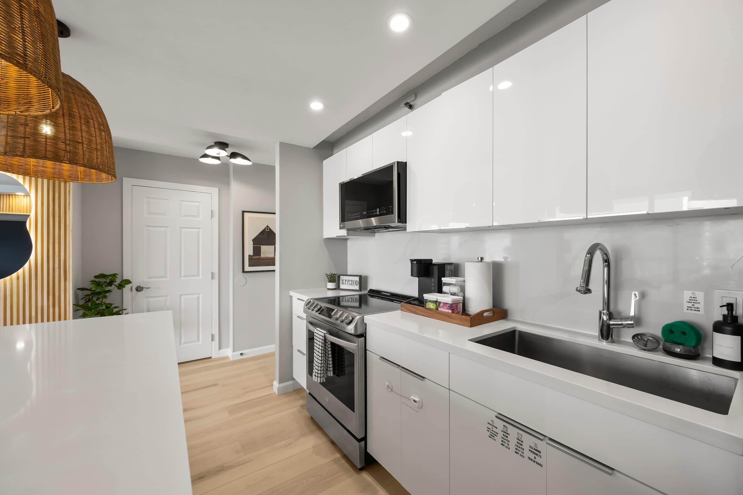 Condo in Honolulu · ★4.96 · 1 bedroom · 3 beds · 1 private bath - Image 18