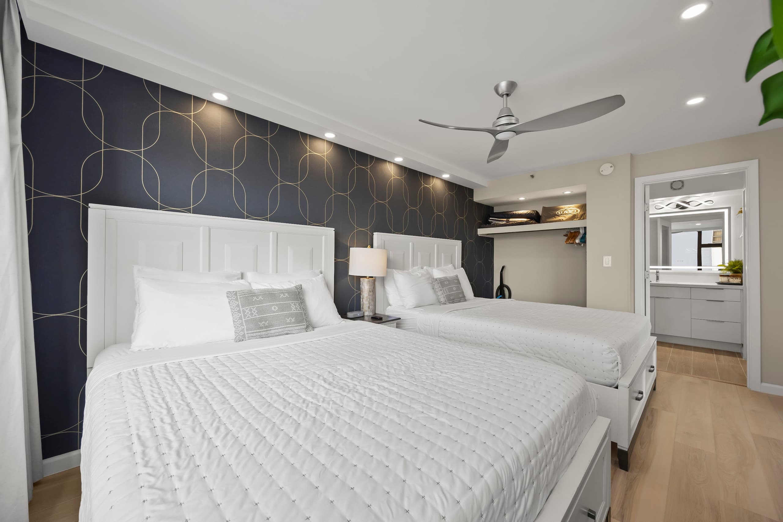 Condo in Honolulu · ★4.96 · 1 bedroom · 3 beds · 1 private bath - Image 25