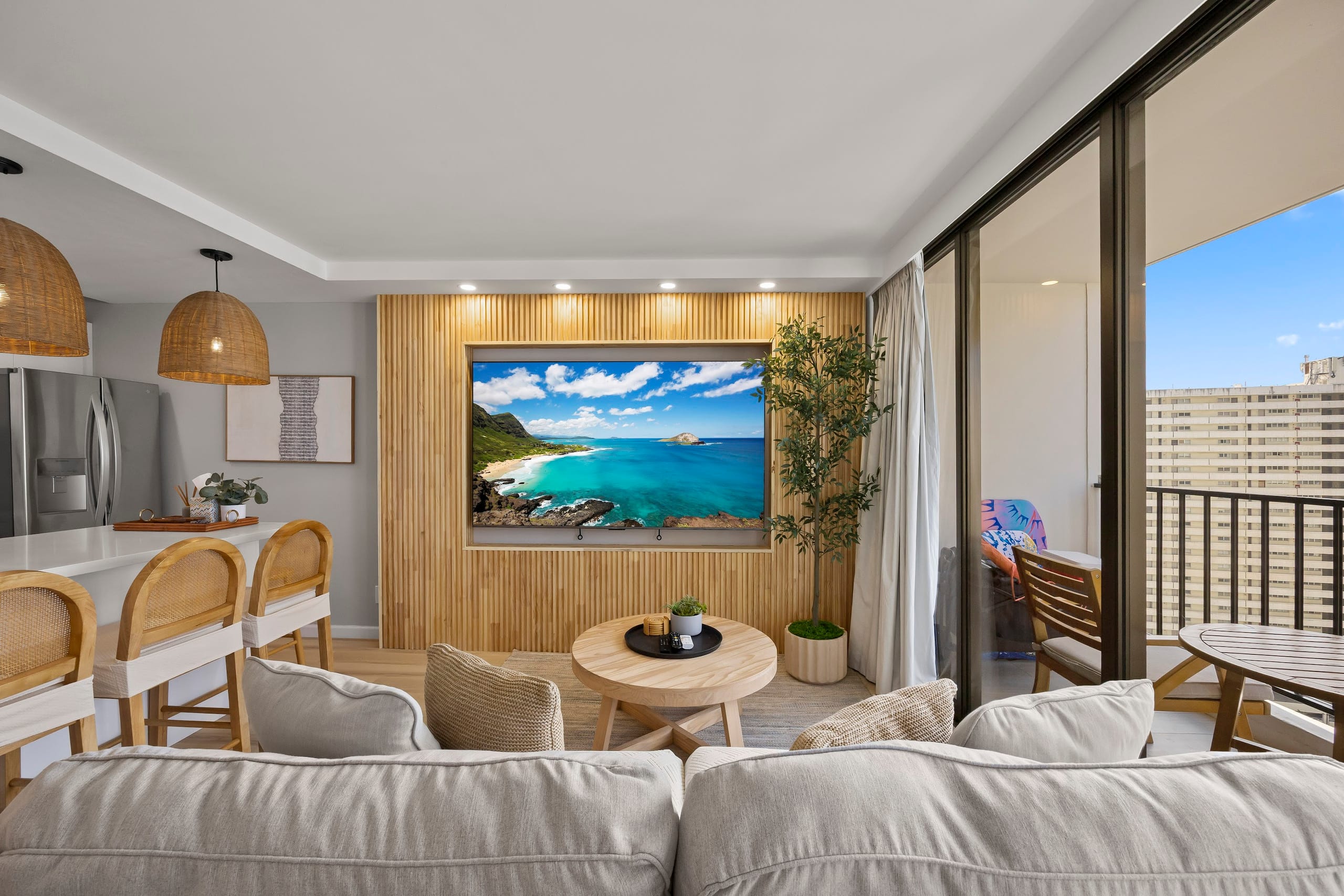 Condo in Honolulu · ★4.96 · 1 bedroom · 3 beds · 1 private bath - Image 2
