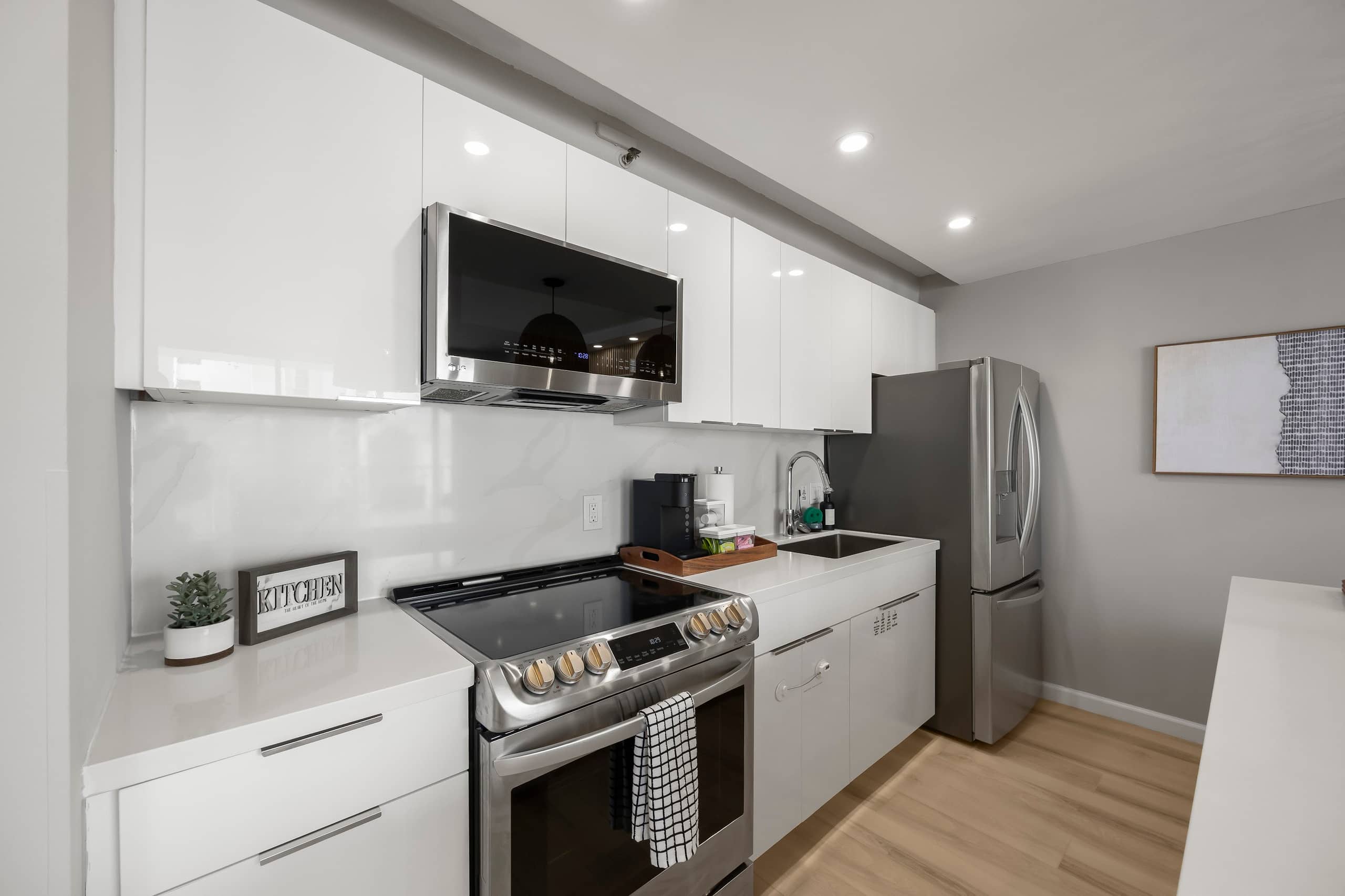 Condo in Honolulu · ★4.96 · 1 bedroom · 3 beds · 1 private bath - Image 17
