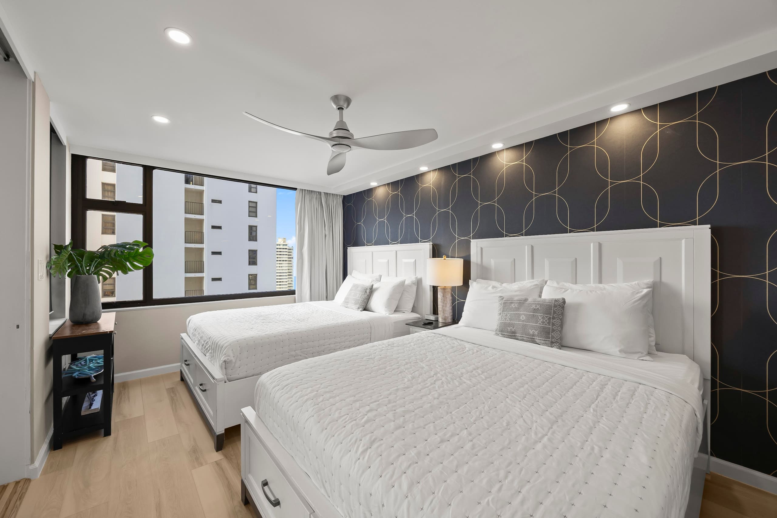Condo in Honolulu · ★4.96 · 1 bedroom · 3 beds · 1 private bath - Image 26