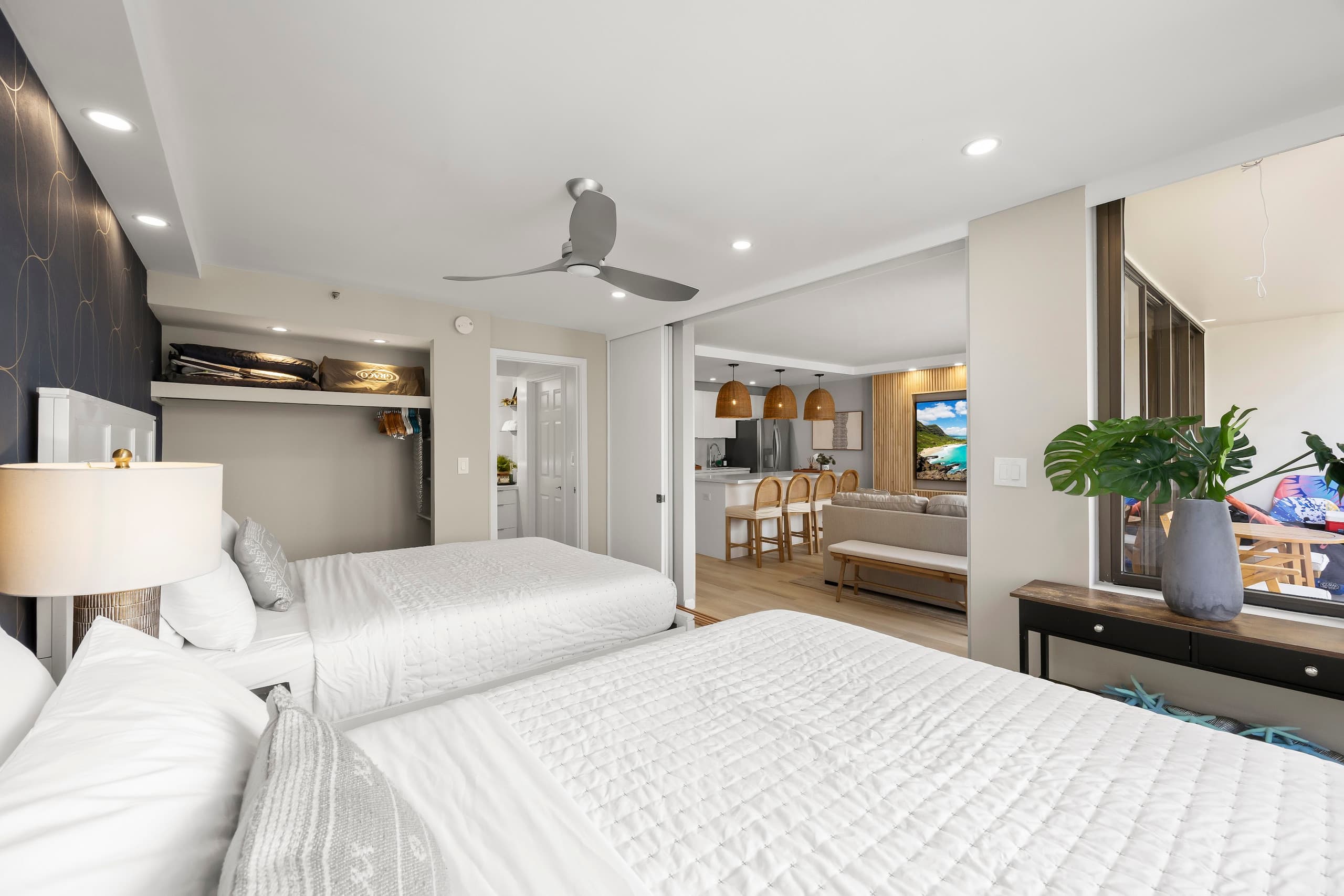 Condo in Honolulu · ★4.96 · 1 bedroom · 3 beds · 1 private bath - Image 29