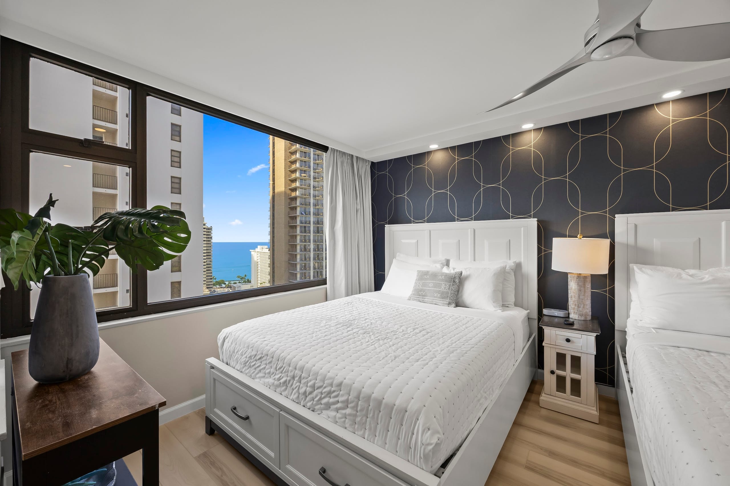 Condo in Honolulu · ★4.96 · 1 bedroom · 3 beds · 1 private bath - Image 30