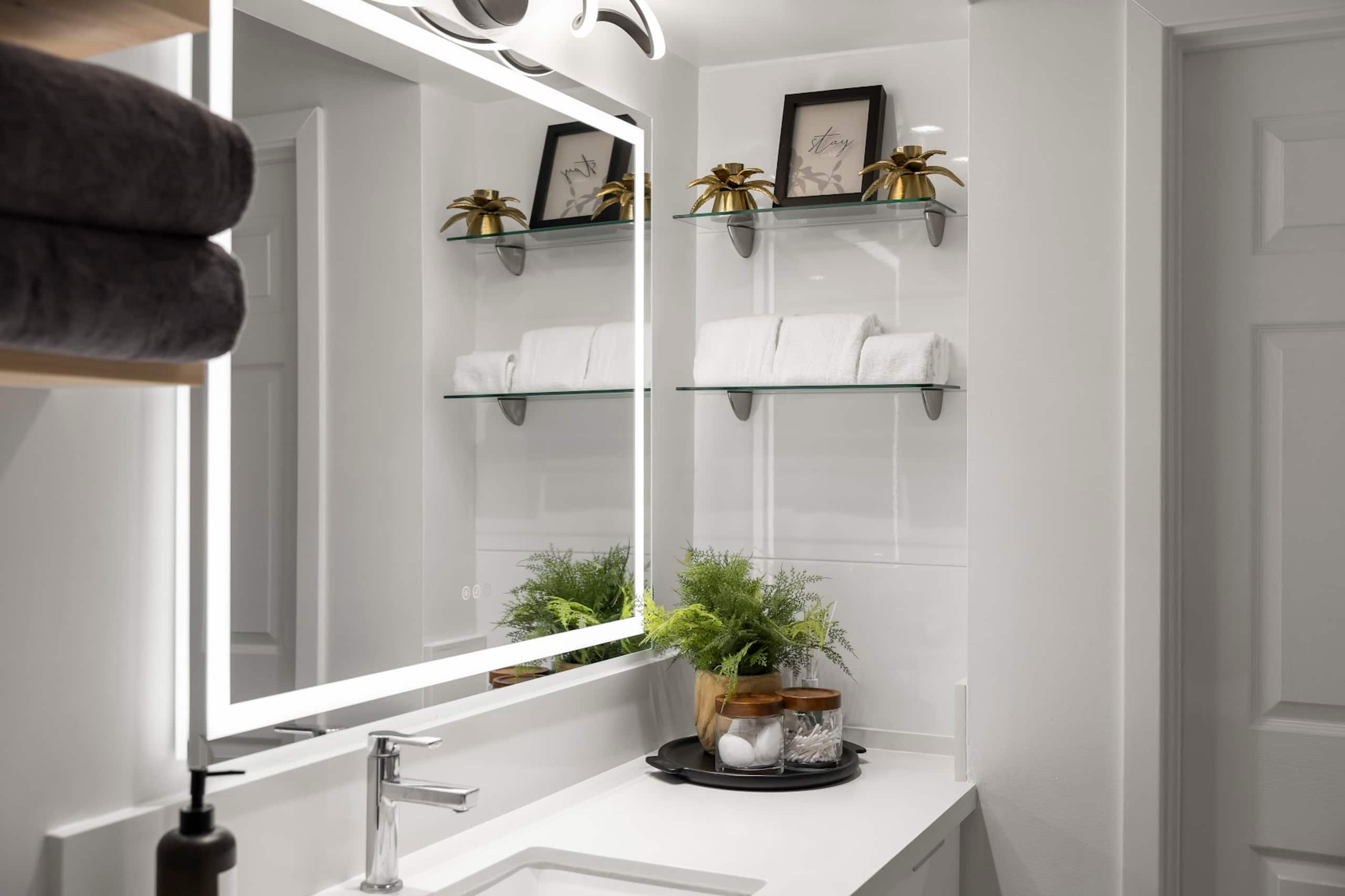 Condo in Honolulu · ★4.96 · 1 bedroom · 3 beds · 1 private bath - Image 35