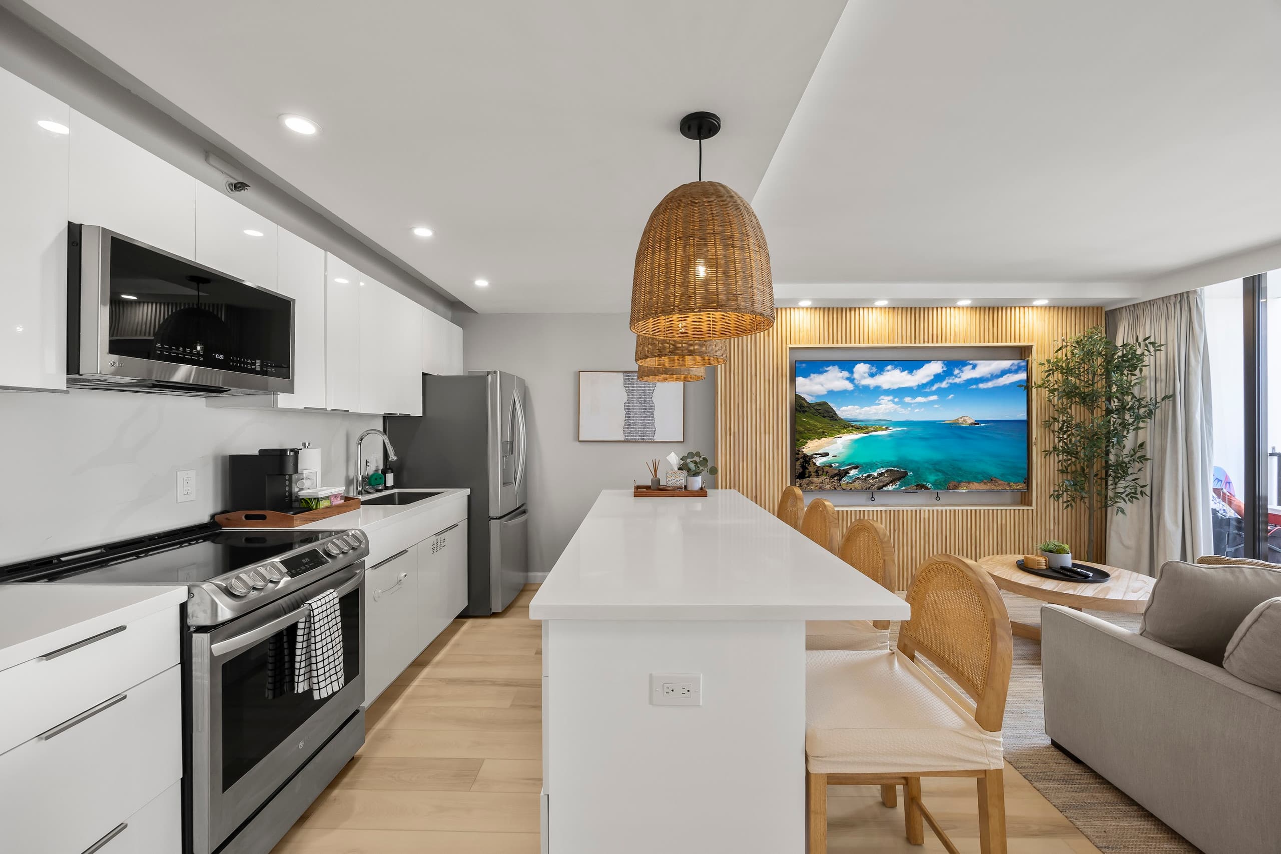 Condo in Honolulu · ★4.96 · 1 bedroom · 3 beds · 1 private bath - Image 5