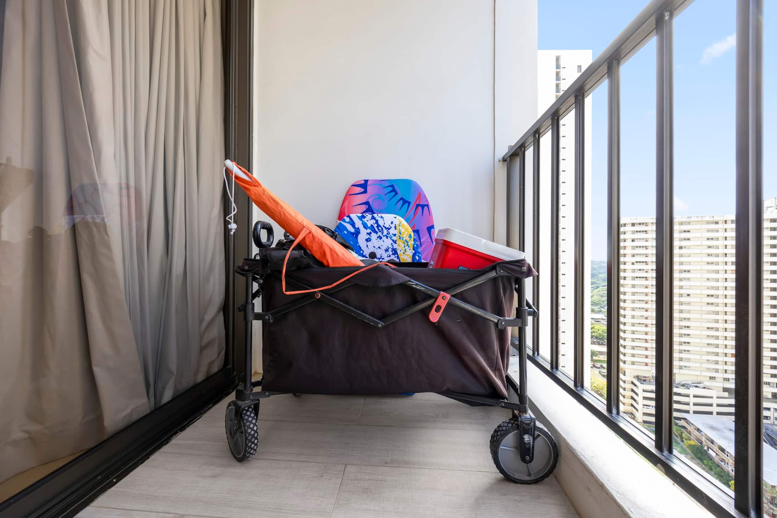 Condo in Honolulu · ★4.96 · 1 bedroom · 3 beds · 1 private bath - Image 49