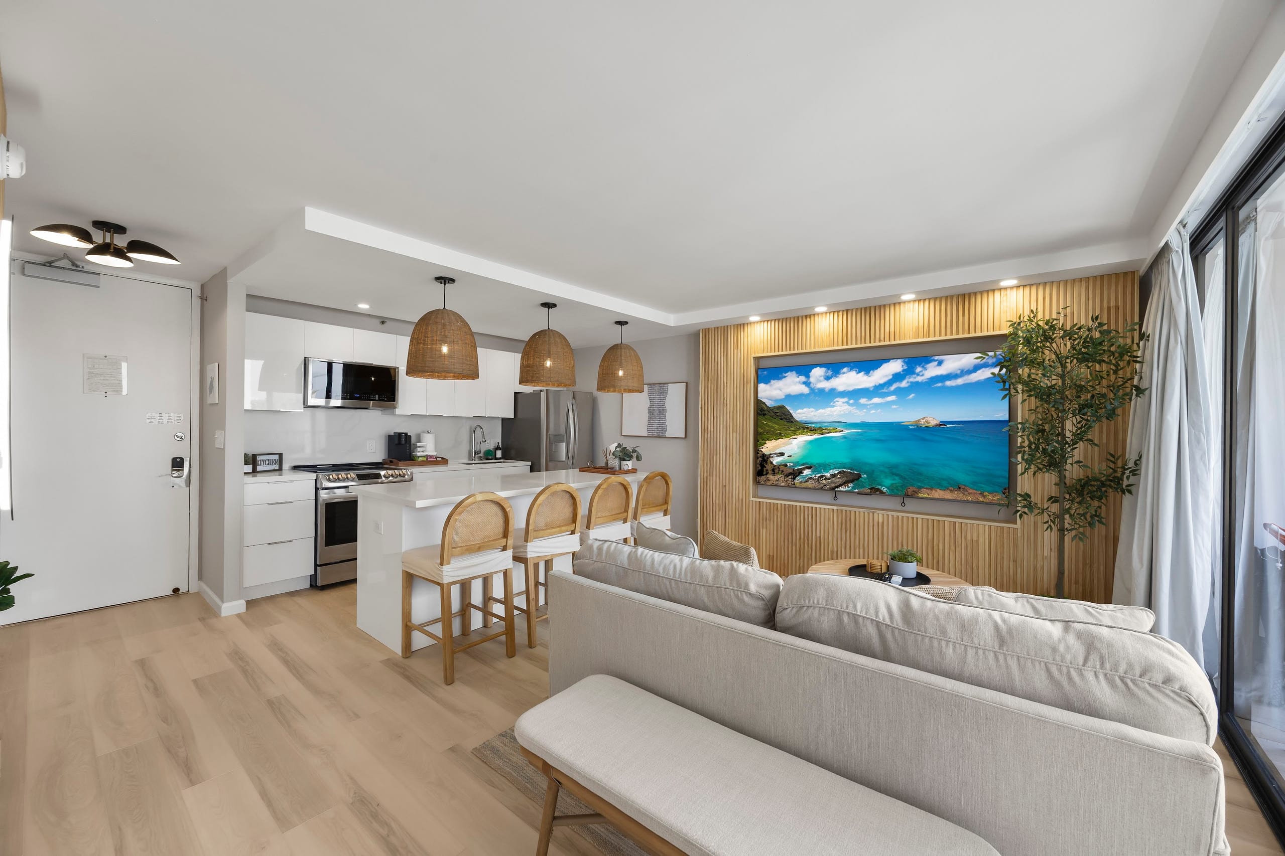 Condo in Honolulu · ★4.96 · 1 bedroom · 3 beds · 1 private bath - Image 10