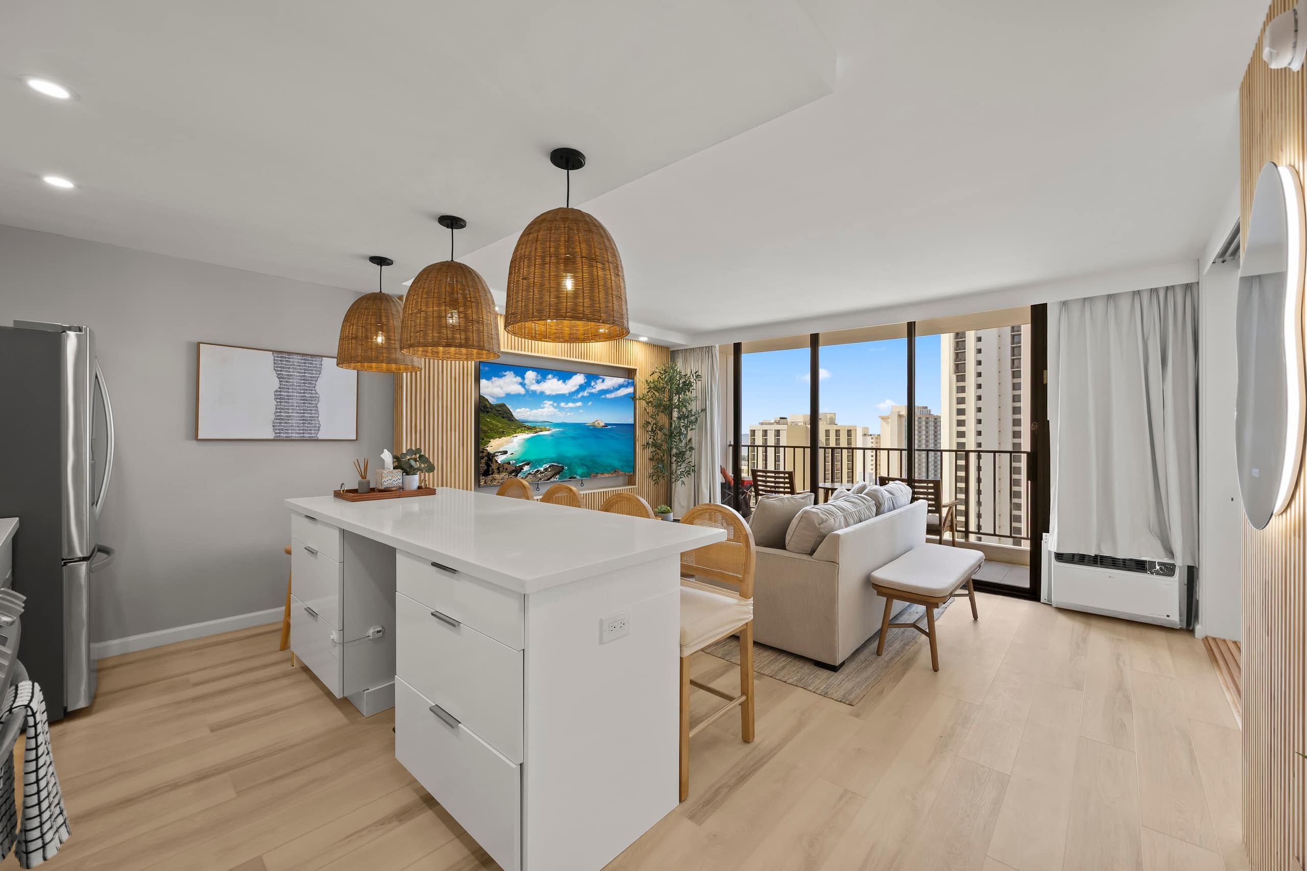 Condo in Honolulu · ★4.96 · 1 bedroom · 3 beds · 1 private bath - Image 4