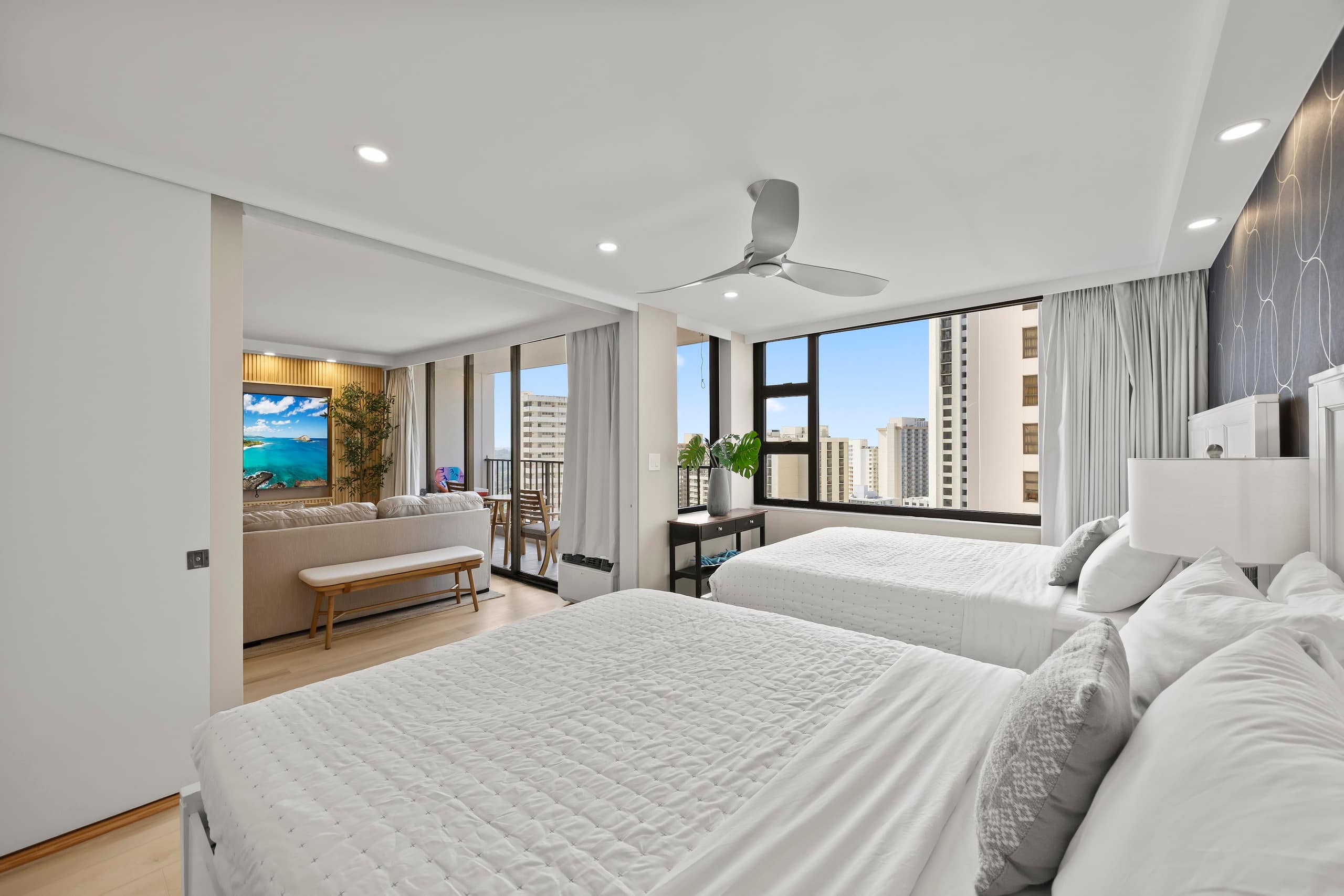 Condo in Honolulu · ★4.96 · 1 bedroom · 3 beds · 1 private bath - Image 32