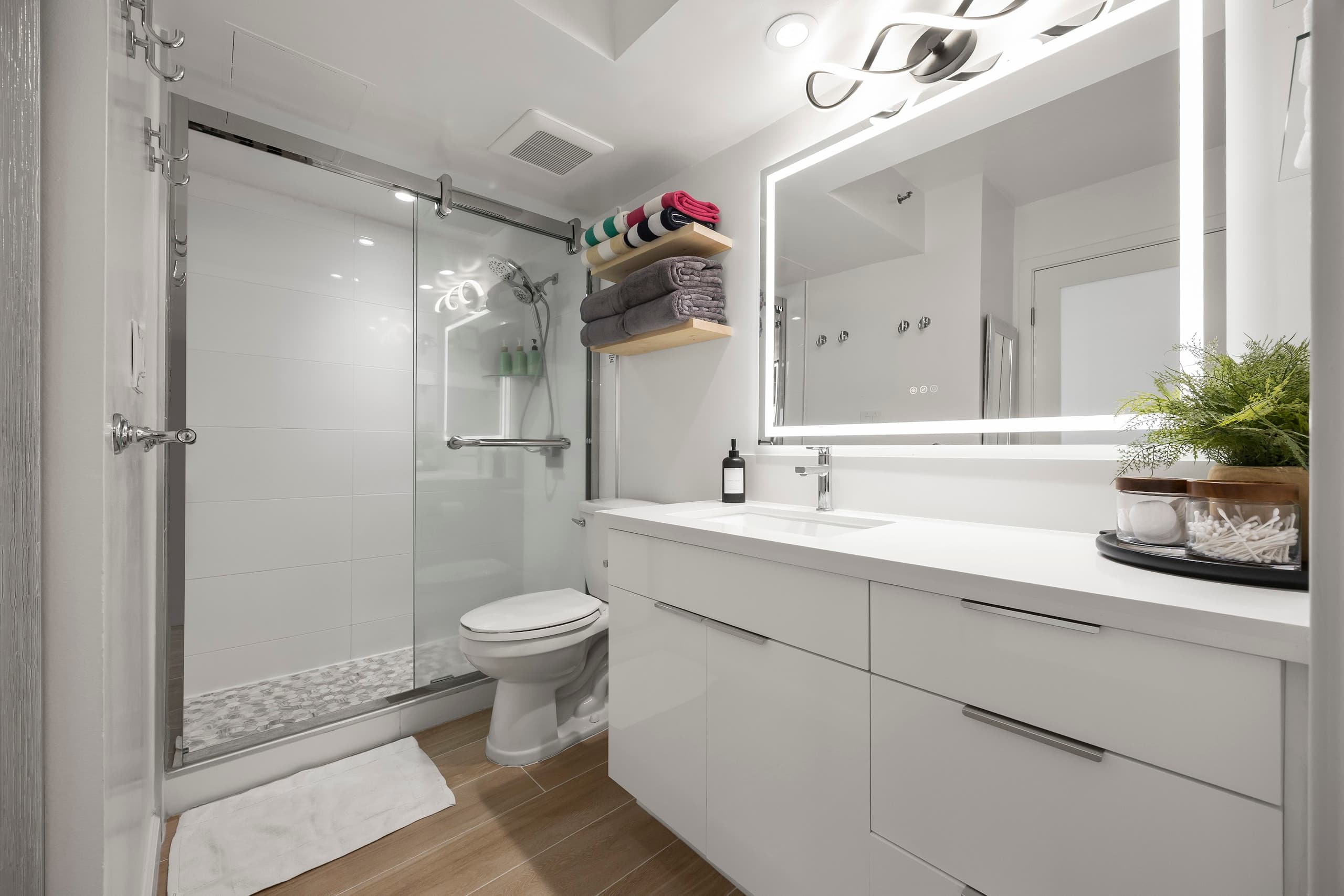 Condo in Honolulu · ★4.96 · 1 bedroom · 3 beds · 1 private bath - Image 33