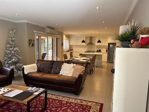 Successful Airbnb property: 4 Bedroom/5 bed/W’Life Pk/Sov Hill/Kryall near! in City Of Ballarat