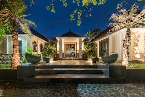 Impressive Villa ASA - 4000m2 with huge pool