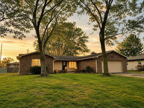 Rustic Chic in Charming Center Grove | Yard | 4BR