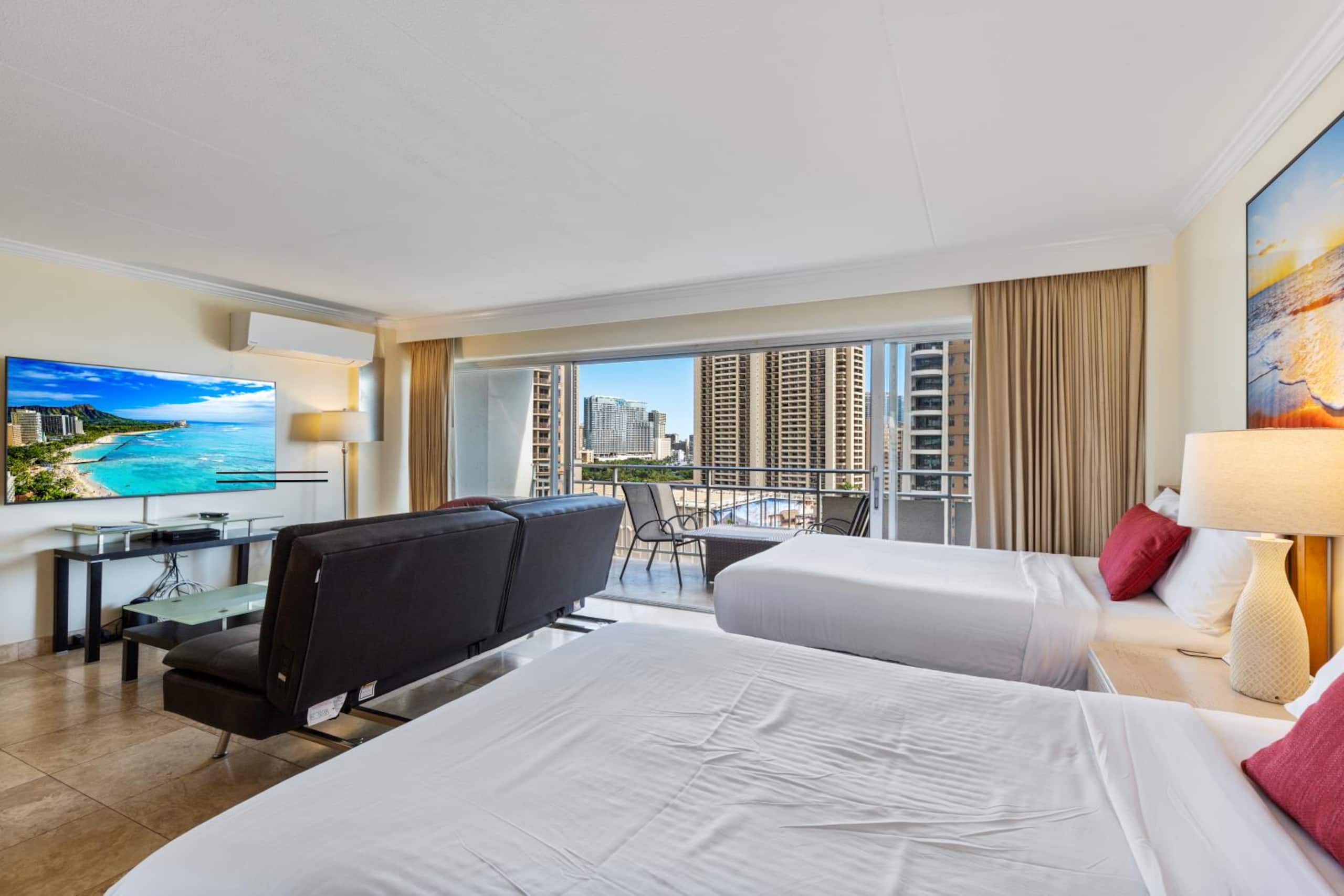 Condo in Honolulu · ★4.78 · Studio · 3 beds · 1 bath - Image 36