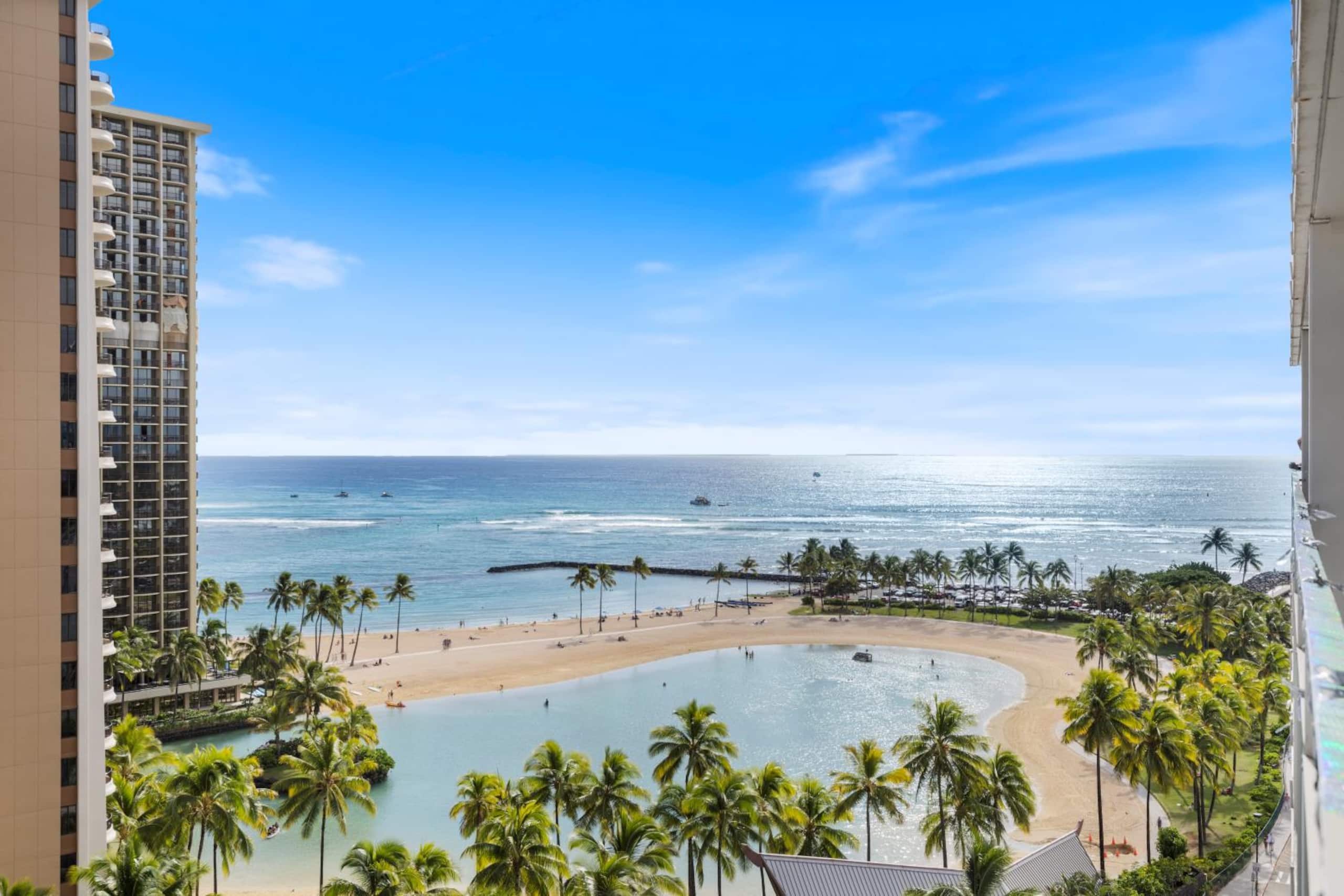 Condo in Honolulu · ★4.78 · Studio · 3 beds · 1 bath - Image 40