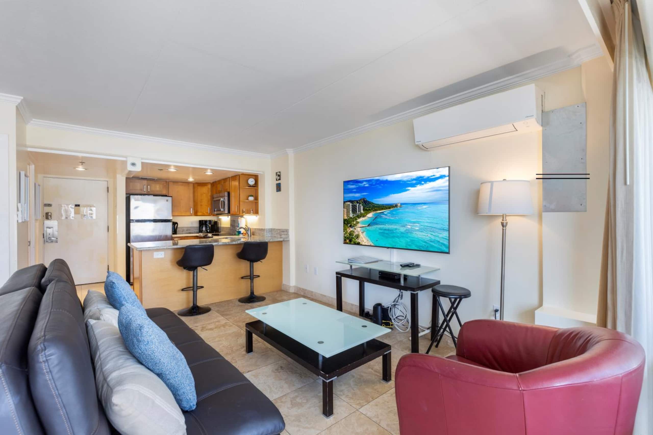 Condo in Honolulu · ★4.78 · Studio · 3 beds · 1 bath - Image 2