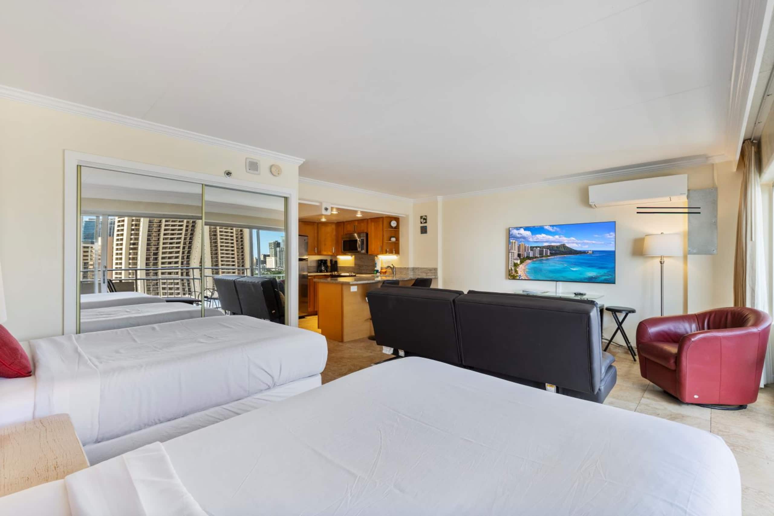 Condo in Honolulu · ★4.78 · Studio · 3 beds · 1 bath - Image 39