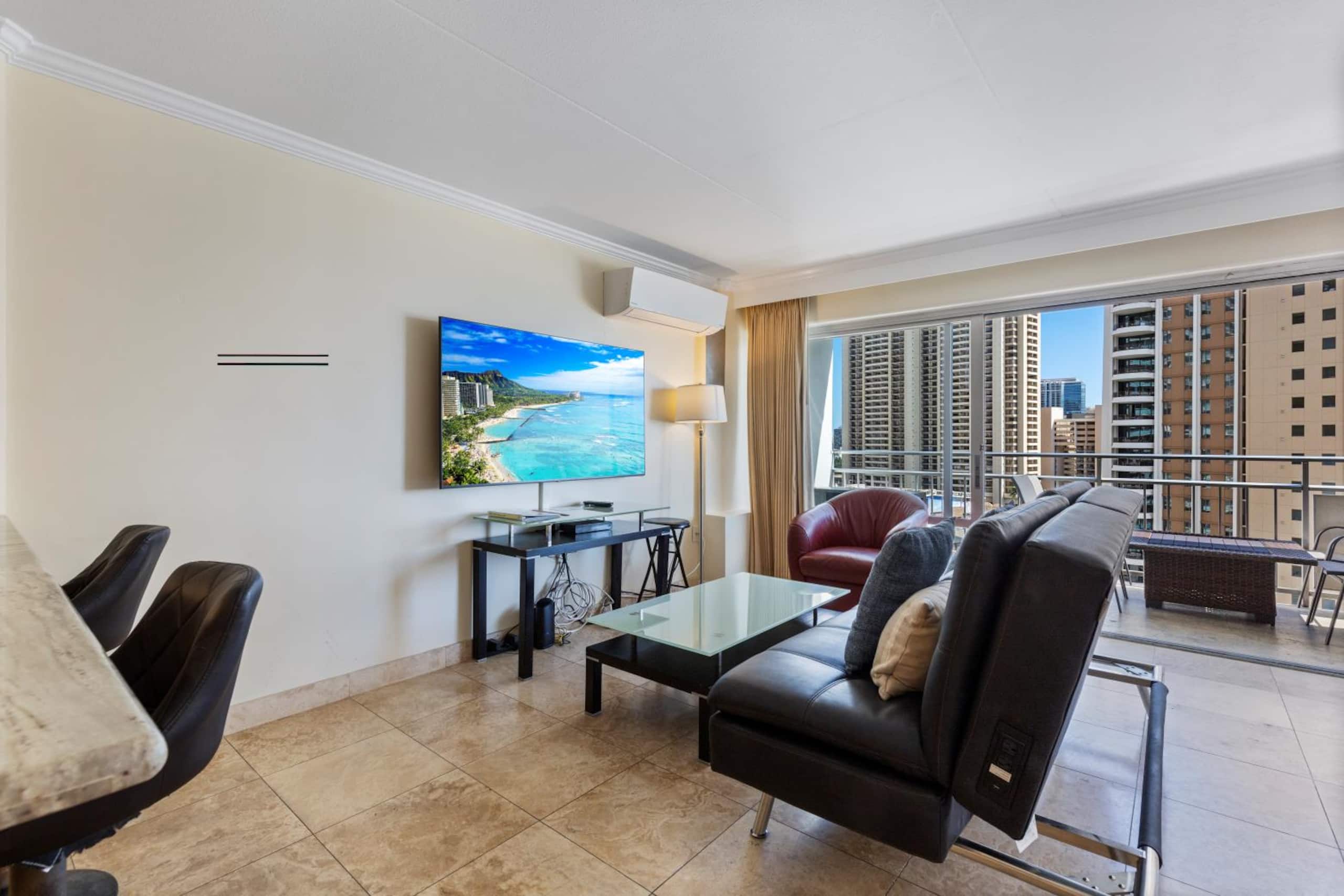 Condo in Honolulu · ★4.78 · Studio · 3 beds · 1 bath - Image 3
