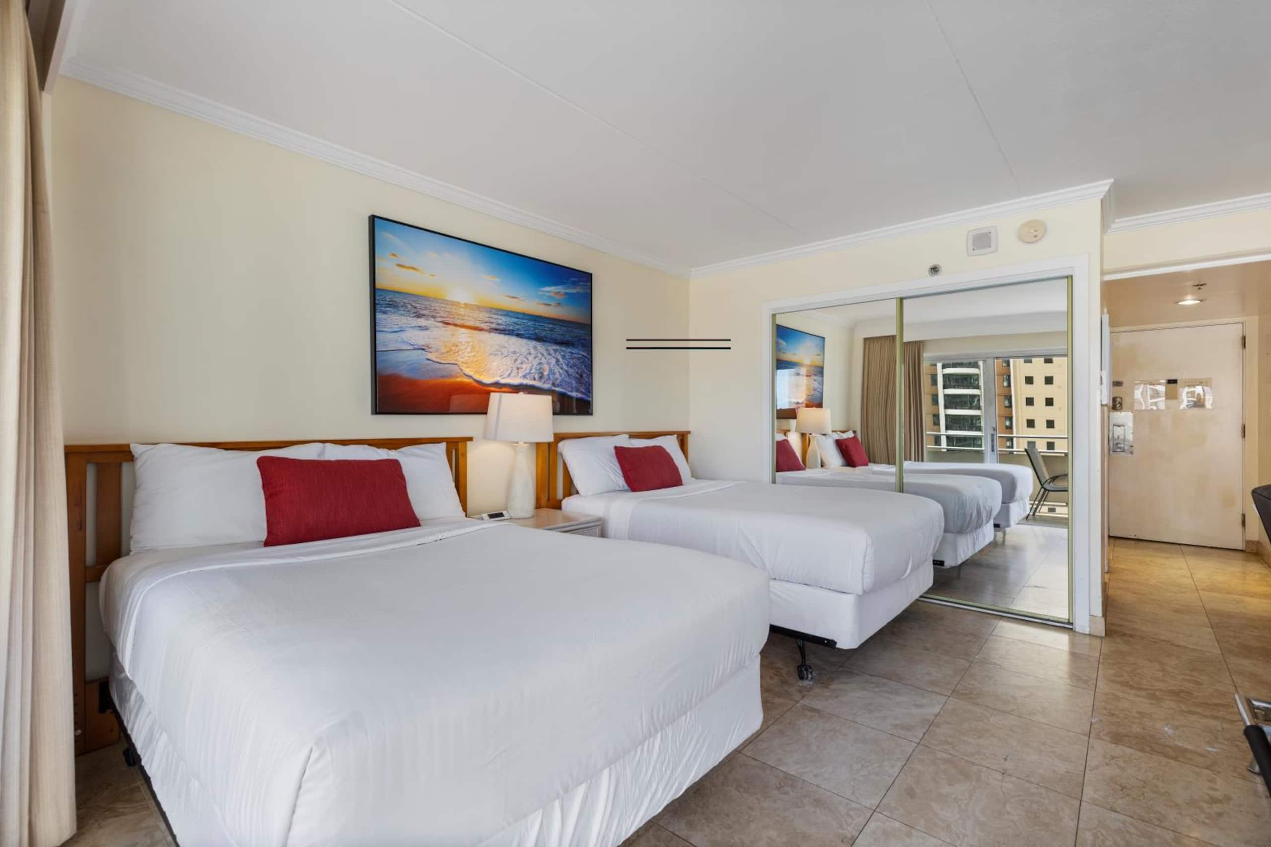 Condo in Honolulu · ★4.78 · Studio · 3 beds · 1 bath - Image 37