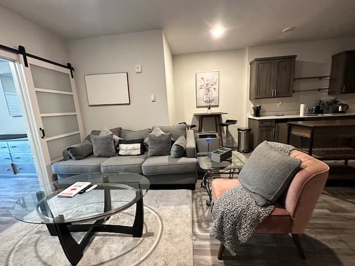 Modern Condo Near Tacoma Mall - Tacoma, WA