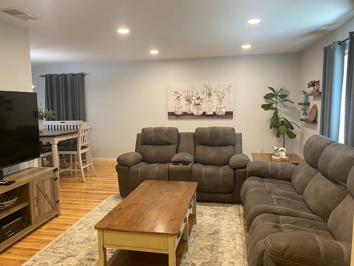 Quiet Ne Fresno Area Family Home 3bed/2bath - Fresno, CA