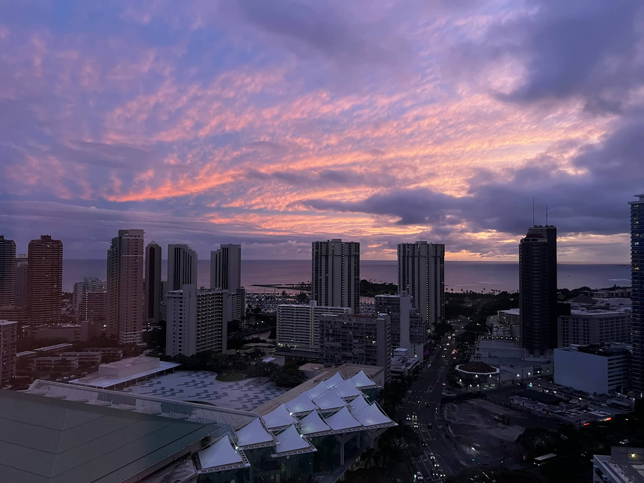 Condo in Honolulu · ★4.82 · Studio · 1 bed · 1 private bath - Image 37