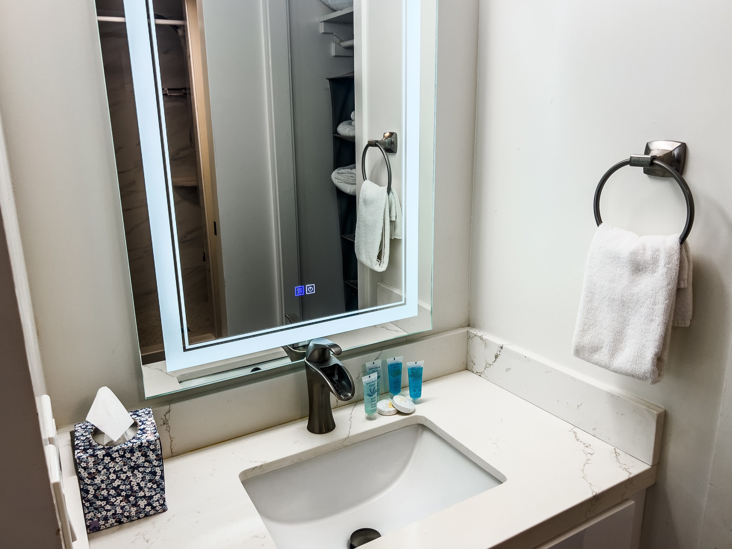 Condo in Honolulu · ★4.82 · Studio · 1 bed · 1 private bath - Image 26