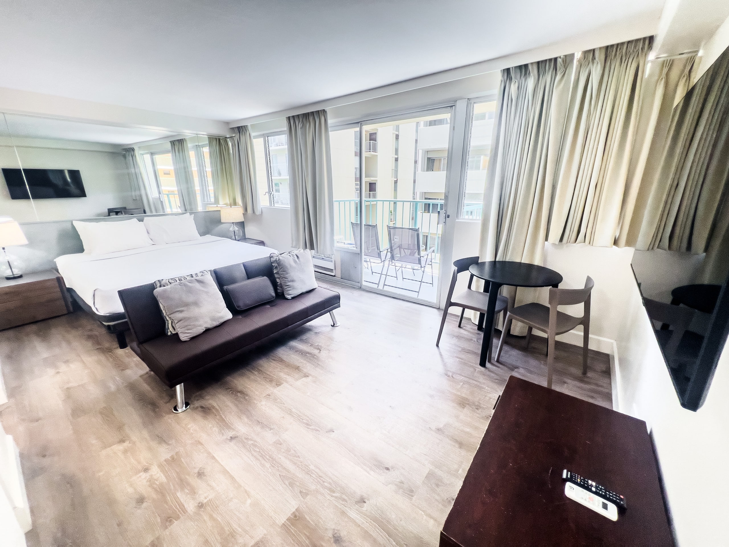 Condo in Honolulu · ★4.82 · Studio · 1 bed · 1 private bath - Image 21