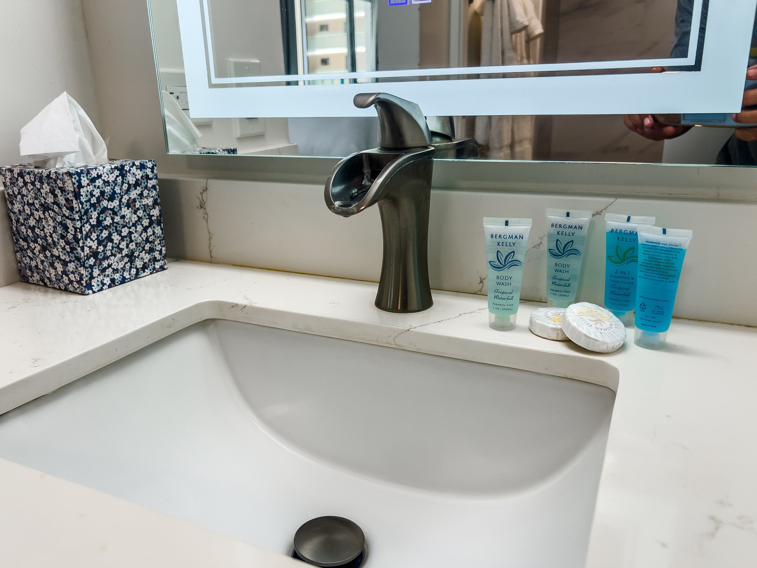 Condo in Honolulu · ★4.82 · Studio · 1 bed · 1 private bath - Image 28