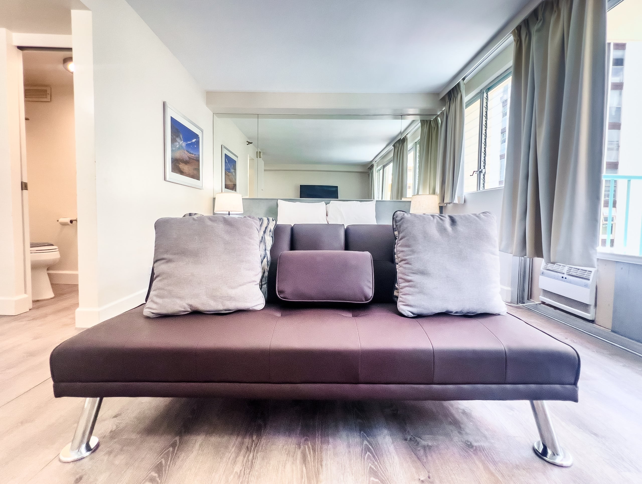 Condo in Honolulu · ★4.82 · Studio · 1 bed · 1 private bath - Image 2