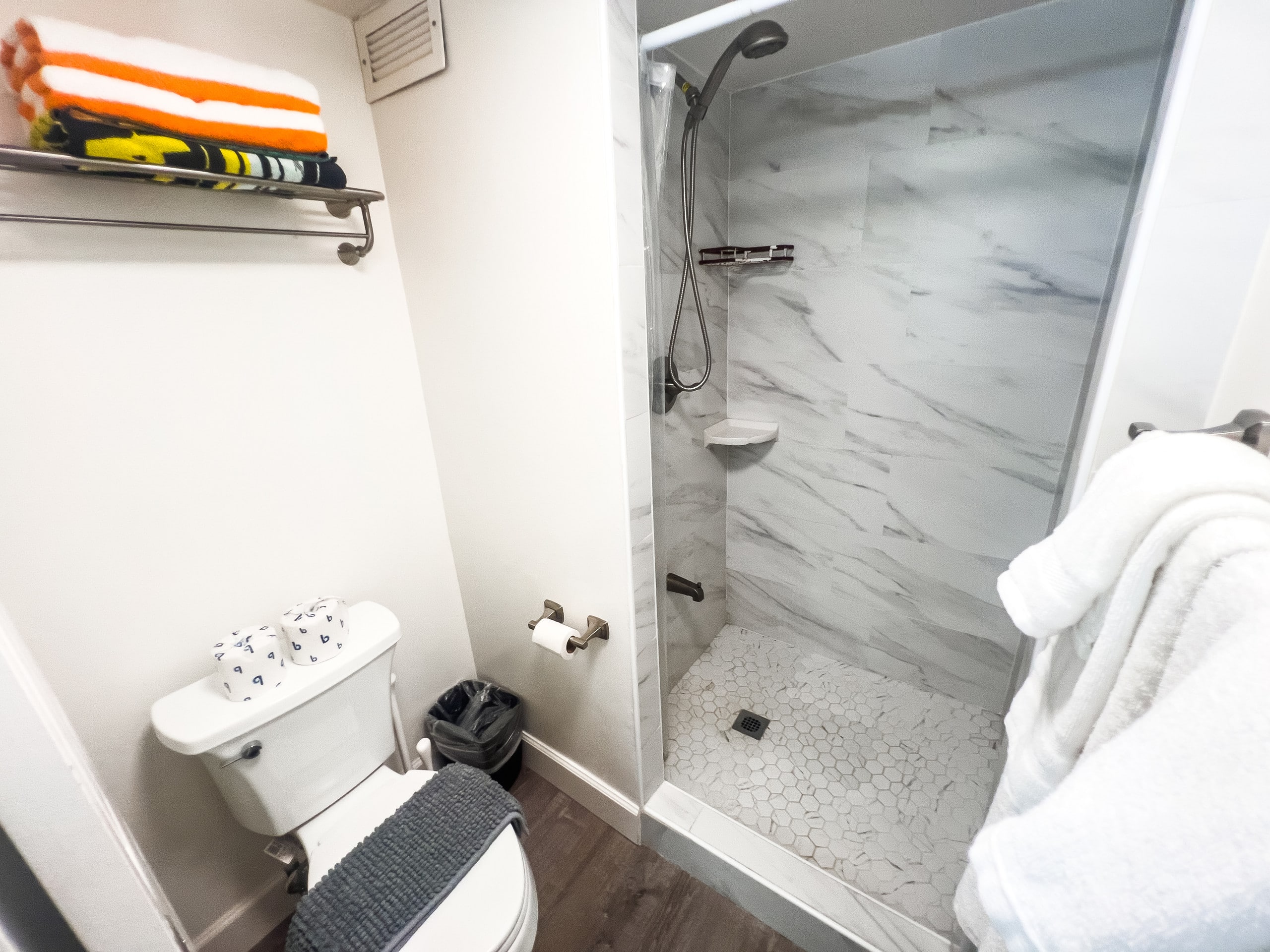 Condo in Honolulu · ★4.82 · Studio · 1 bed · 1 private bath - Image 25