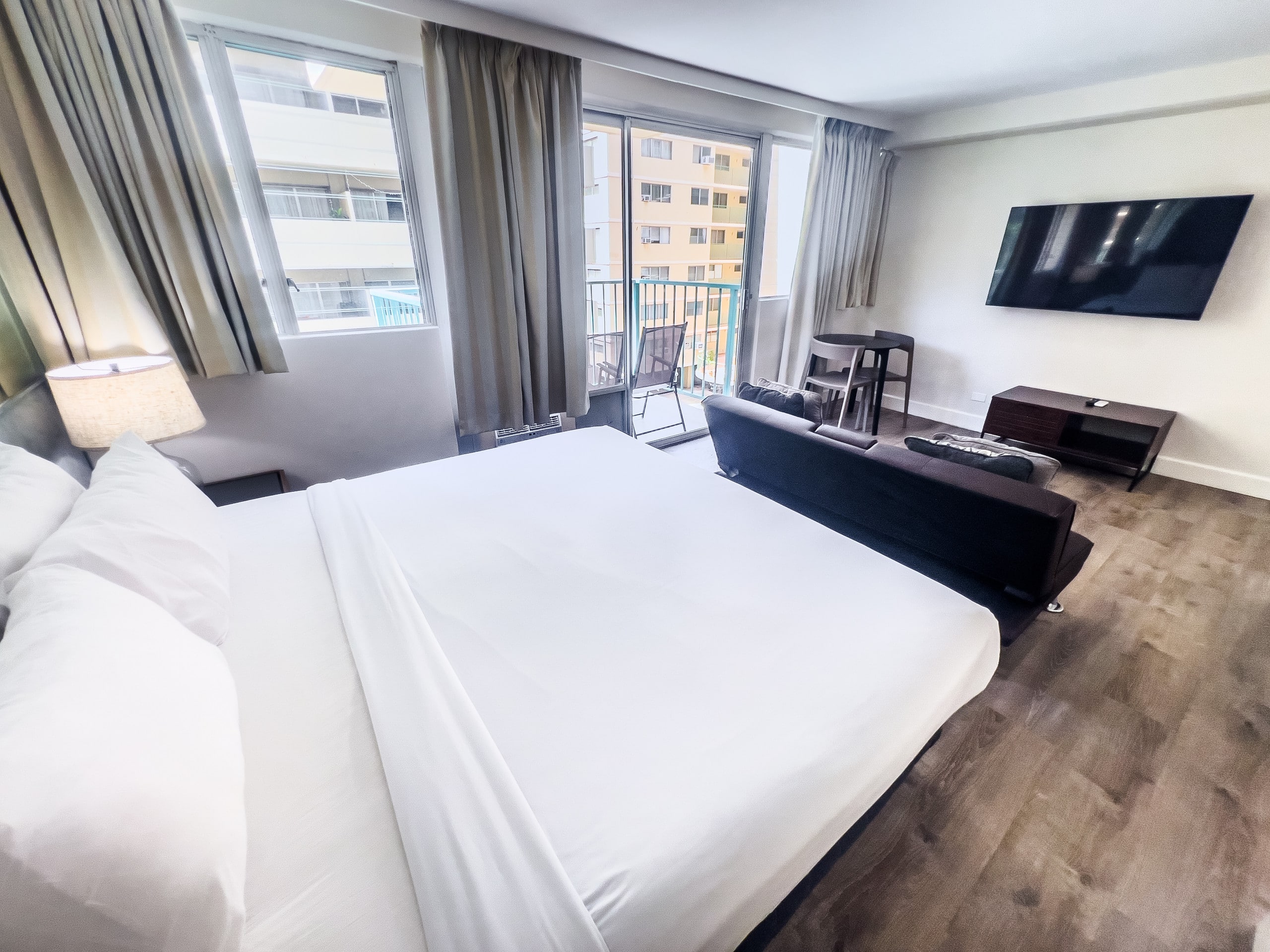 Condo in Honolulu · ★4.82 · Studio · 1 bed · 1 private bath - Image 14