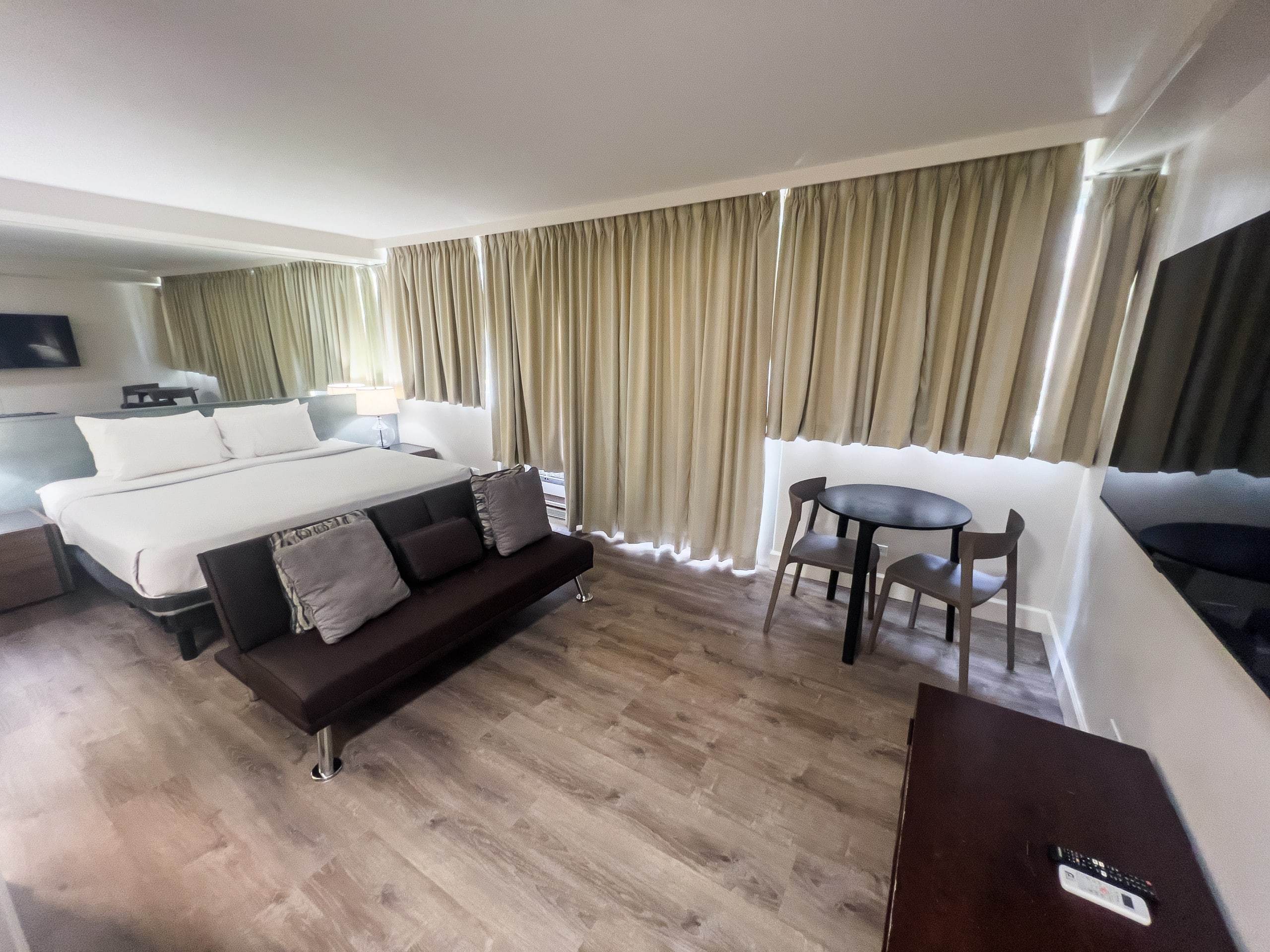 Condo in Honolulu · ★4.82 · Studio · 1 bed · 1 private bath - Image 23